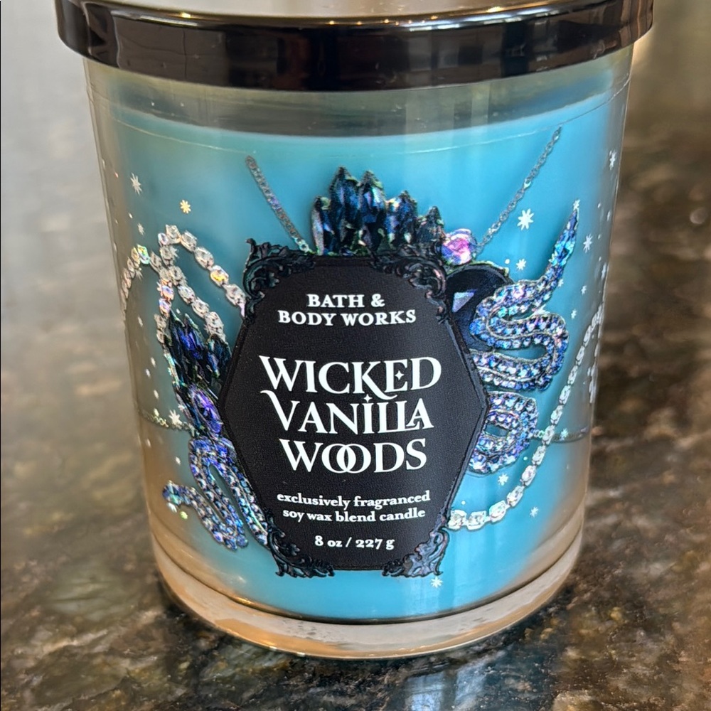 🔥BLOWOUT DEAL🔥BBW SINGLE WICK CANDLE “WICKED VANILLA WOODS” SMELLS AMAZING NWT